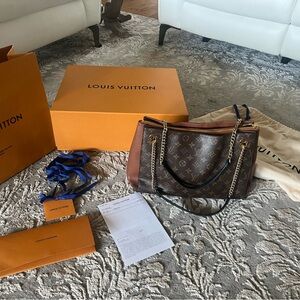 LOUIS VUITTON SURENE MM. GREAT CONDITION LIKE NEW!!